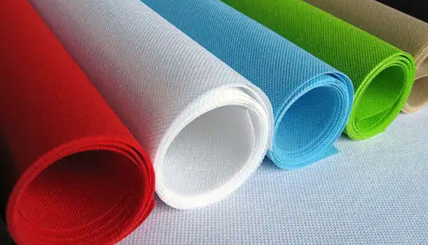 Choosing the Right Fabric: Non-Woven vs. Woven Fabric